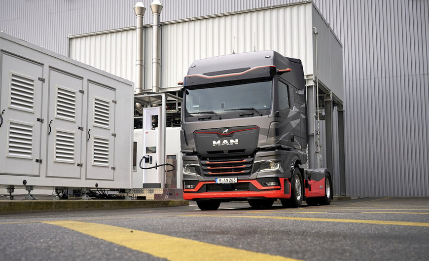 ABB E-mobility y MAN muestran por primera vez la carga de megavatios en el eTruck